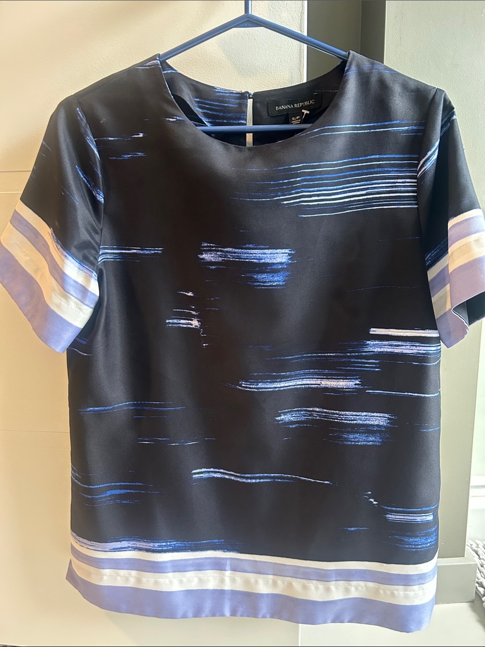 Banana Republic Navy and Lavender Brushstroke Top